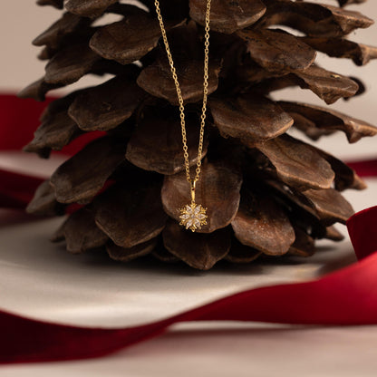 Diamond Poinsettia Necklace in 18K Gold